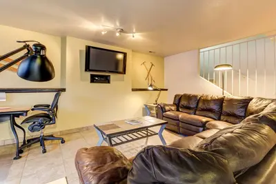 Image de Maison contemporaine avec un bain à remous privé et une vue imprenable sur la montagne