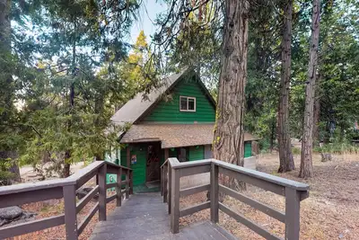 Mignonne, cabine de chien-friendly dans un cadre boisé tranquille, votre propre parc à neige privé!