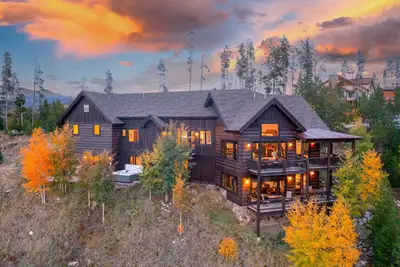 Image de Timber Ridge Lodge de WPLCo | Prestations de plein air luxueuses | Mtn Luxe Lodge
