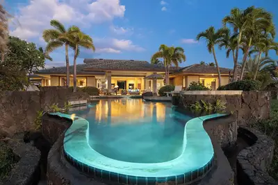 Image de Maison privée de 5 chambres avec Ohana, piscine, à quelques pas de la plage!