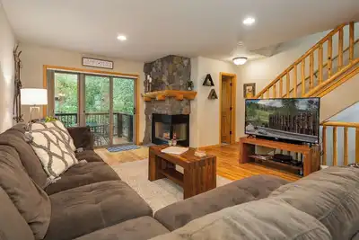 Image de Maison de ville conviviale | Spa privatif | Centre ville d'hiver | Marcher pour tout