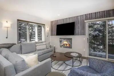 Image de Ski-In et Out dans Beaver Creek Village Condo w / balcon, bain Ă remous, navette gratuite