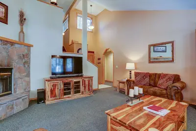 Image de 27 Fou de Bassan - Spa, Étapes pour Descendre, Passes Sharc, Ping Pong, Baby-foot, 3 Chambre + Loft