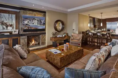Image de Un lieu pour les bateaux à vapeur: \"Buffalo Pass\" # 409 4 Br Luxury Residence