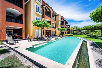 Image de Beachfront! Luxueux condo 2 chambres.