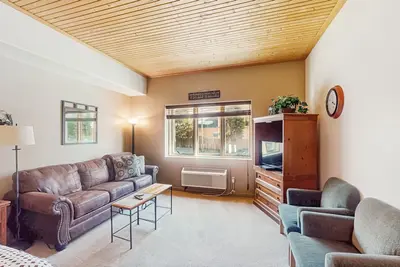 Image de Studio mignon et confortable avec piscine et bain à remous communs - à pied des pistes!