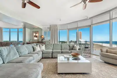 Image de Turquoise C601 ~ Front de mer avec grande terrasse et bain à remous, rivière paresseuse en eau salée!