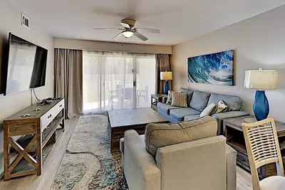 Image de Service de plage gratuit! Beach Condo avec des installations incroyables Resort! Courte promenade sur le sable!