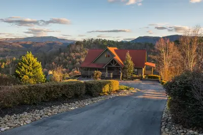 Escapade Mountainview w / vues spectaculaires, salle de jeux, piscine et bain à remous privé