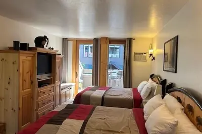 Image de Studio Northstar Village avec 2 Queens et kitchenette