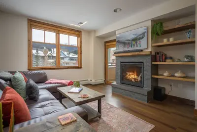 Image de Ski In / Ski Out! | Équipements toute l'année | Balcon privé au 3e étage | À quelques pas des pentes