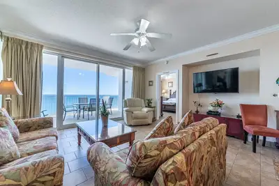 Image de Faites vos propres souvenirs de bord de mer-luxe en bord de mer 2 balcons et 2 baignoires de jardin!
