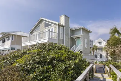 Image de Fabulous Gulf Front Home, Quartier fermé, Double porches, Santa Rosa Beach