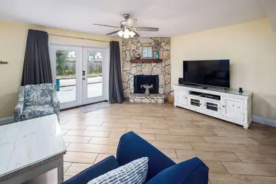Image de \"356 Billfish Unit 7\" Belle maison de ville! Accès à la plage et à la baie!