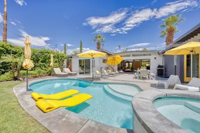 Image de Pool Home + Pétanque & Putting Green - Sables Chauds