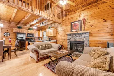 Image de log duplex cabine w / salle de jeux, et un bain à remous - partagé accès à la piscine de saison!