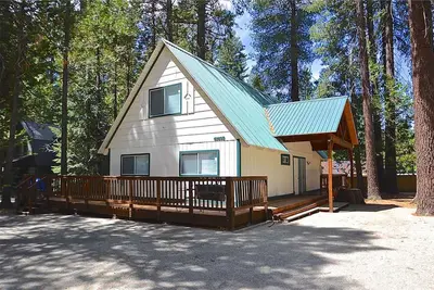 Image de Maison conviviale pour chiens avec terrasse et poêle à bois, à environ 800 mètres du lac