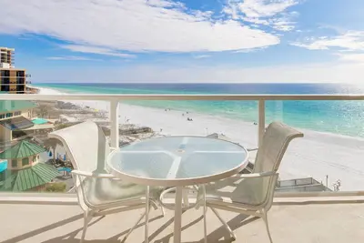 Image de Beachside Two 4277 ~ Étapes de la plage avec salle de bonus ~ tram gratuit et Wifi! ~