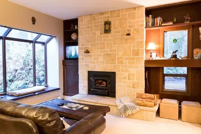 Image de Serene Mountain Condo on River, Cosy & Romantic, Cheminée, Wifi, Unité d'extrémité privée