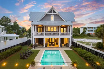 Image de Vue sur le golfe avec piscine privée! Étapes vers l'accès à la plage!