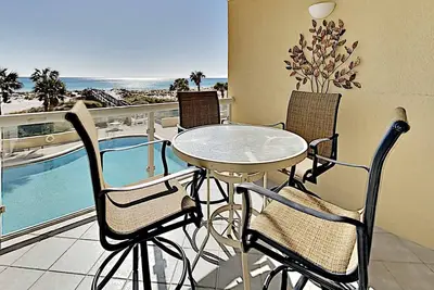 Image de Magnifiquement décoré Gulf Front Emerald Isle Condo avec de superbes vues sur la plage!