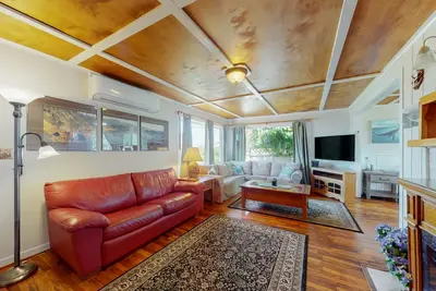 chalet confortable avec vue sur l'océan, à quelques pas de la ville!
