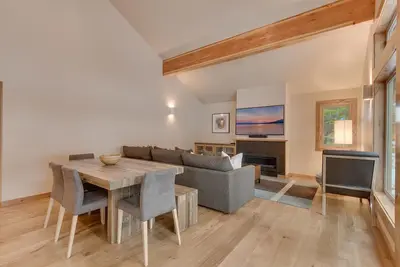 Image de Nouvelle Listing - Contemporain 3 Br 3 Bath à Tahoe Donner - Hot Tub Too!