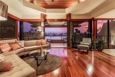 Image de Magnifiquement rénové unité de 3 chambres donnant sur le parcours de golf