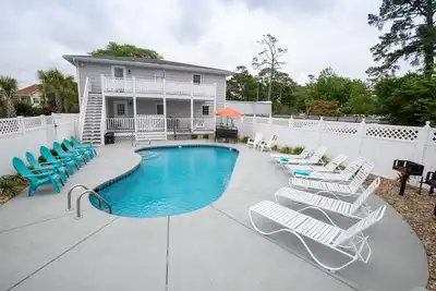 Image de Cape Myrtle House - piscine privée, conviviale et familiale, blocs de la plage!