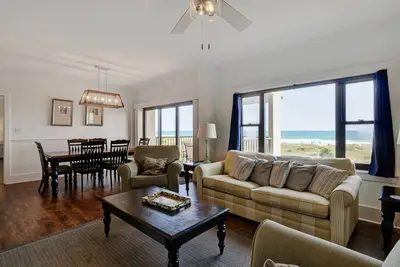 Image de Dr 2211-Simplement élégant condo bord de mer avec vue panoramique, piscine et tennis