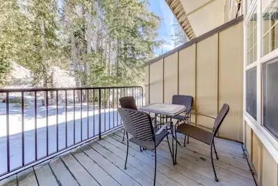 Chalet de trois étages avec piscine commune, bain à remous et accès au sauna - amenez votre chien!