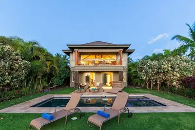 Image de Belle maison à deux étages, piscine privée, bain à remous, pour 6 personnes