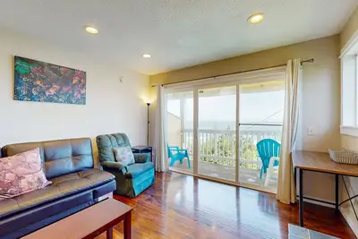 Image de condo Dog-friendly avec vue sur l'océan et la plage parfaite pour le plaisir en famille!