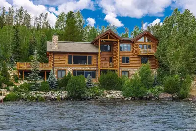 Image de Grand Lincoln Log Cabin - Spectaculaire domaine de luxe au bord du lac avec quai pour bateaux!