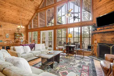 Image de Moderne, cabine de chien-friendly w \/ vue sur la montagne, un bain Ă remous, table de billard, et plus encore!