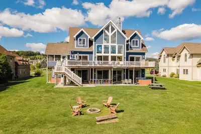 Image de Waterfront Dreams - Accueil Lakefront \/ Golf Area \/ Piscine intérieure privée