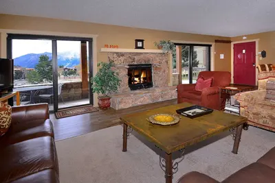 Image de Ponderosa Condo-rénové 2 Br, bain à remous, terrasse, vue! Marchez vers les pentes!