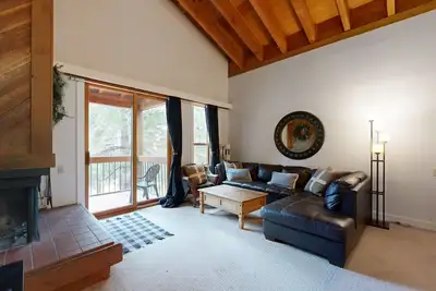 Image de Condo de montagne, près du ski et de la randonnée avec piscine commune et bain à remous