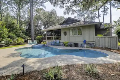Image de Réduction de prix, nouvelle piscine, coeur de Sea Pines, Beautiful Upgrades