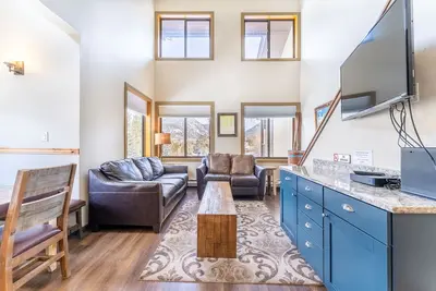Image de Condo mis Ă jour, Ă quelques pas de l'ascenseur, vue sur la montagne, 7 couchages