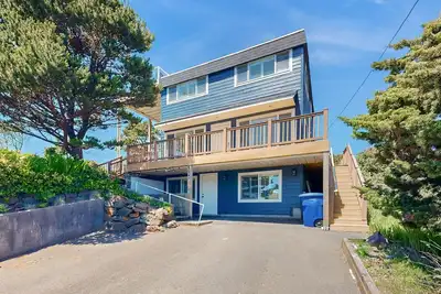Image de Cette maison dispose d'une terrasse avec vue à 360 degrés et d'un bain à remous privé