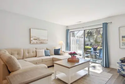 Image de Courtside 67 - Courte promenade à la plage - Pas de marches