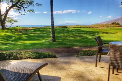 Image de Waiohuli Beach Hale # D-127 Direct Kihei au bord de l'océan, à quelques pas de la plage!