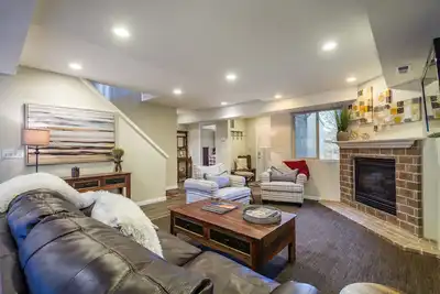Image de Hidden Creek 32b: Park City Vacation Rental, 4 chambres, 3 salles de bain à côté de l'ascenseur.