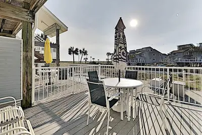 Image de Condo confortable à Pensacola Beach! Courte promenade jusqu'à la plage! Wifi gratuit