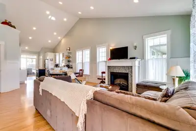 Image de Moderne belle maison, chien-friendly avec bain à remous près de la baie