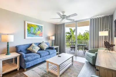 Image de Condo Breezy w / patio privé, piscine partagée et bain à remous, un parking gratuit - Chiens Ok!