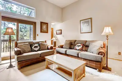 Image de 7e nuit gratuite! Emplacement incroyable près du télésiège et de la rue principale, Wi-Fi, garage