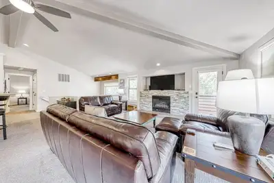 Location de détente avec bain à remous, barbecue et 10 laissez-passer Sharc!