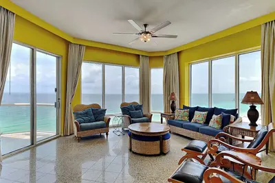 Image de Gulf-Front, Condo 3 chambres Emerald Isle à Pensacola Beach! Incroyable commodités Resort!